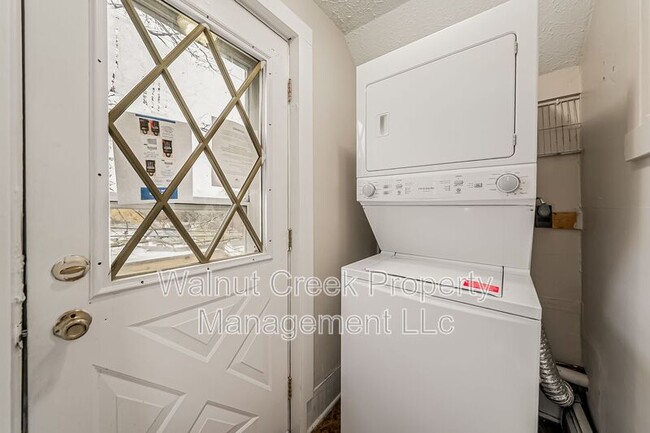 Building Photo - 870 S Main St