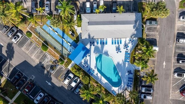 Building Photo - 470 Paradise Isle Blvd