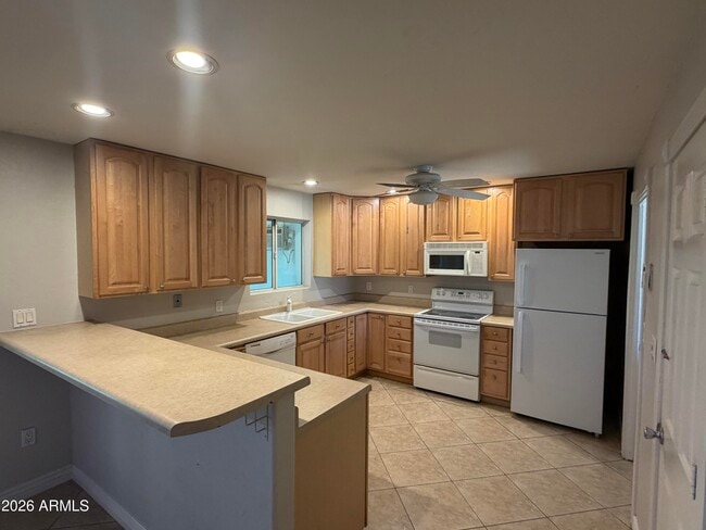 Building Photo - 127 E Harvard Dr