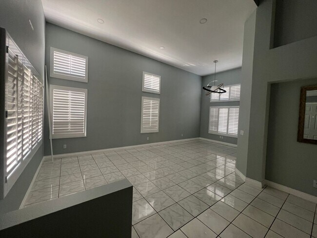 Foto del edificio - Beautiful 5bed 3bath Colton Home!