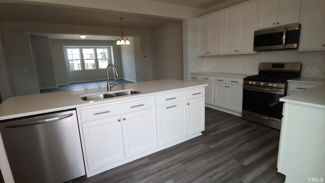 Building Photo - 2943 Sunflower Rd