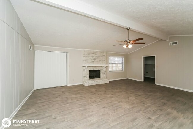 Foto del edificio - 6300 Scarletcrest Ln