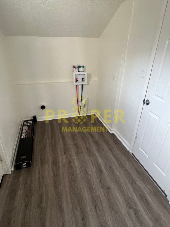 Foto del edificio - 2 bedrooms 1 bathroom house