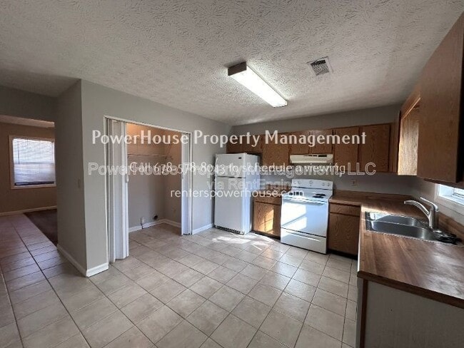 Photo - 502 Oakwood Ct Townhome