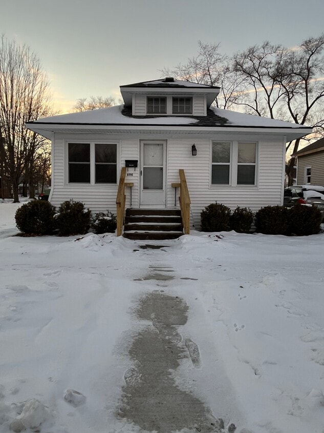 Front view - 694 Mc Alister Ave