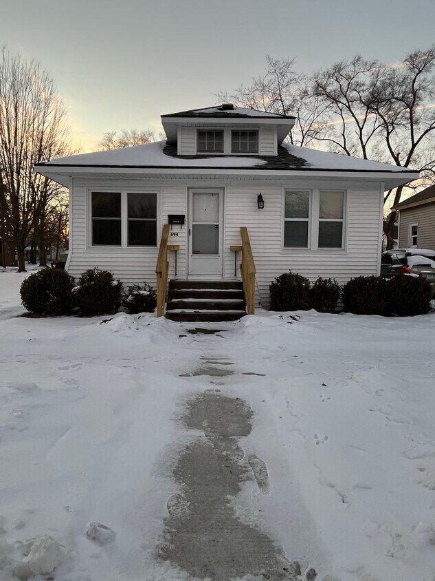 Vista frontal - 694 Mc Alister Ave