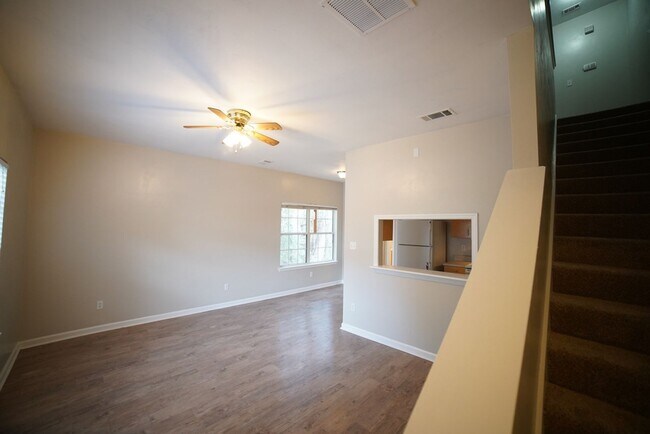 Building Photo - Spacious 3 bed 3 bath condo in Hartsfield ...