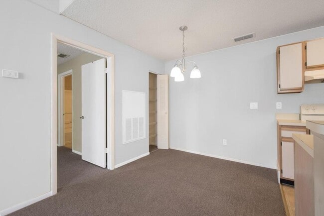 Building Photo - 727 Sugar Way Bay