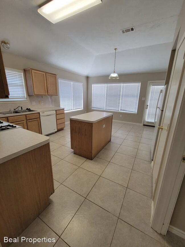 Foto del edificio - 3 br, 2 bath House - 817 Azalea Ct