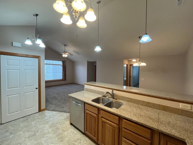 Building Photo - 8528 Flintlock Cir 2bed/2bath Townhome