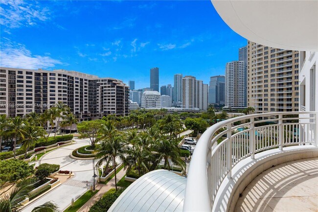Building Photo - 848 Brickell Key Dr
