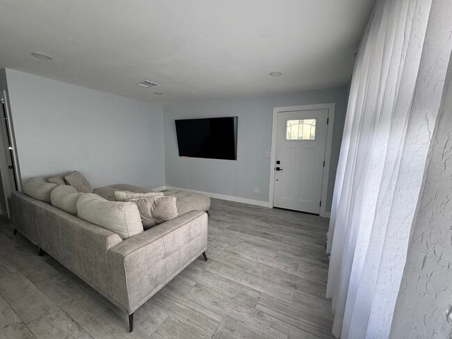 Foto del edificio - 4111 Carson St NE