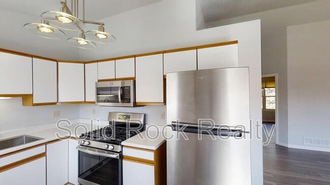 Building Photo - 6945 Yellowpine Dr