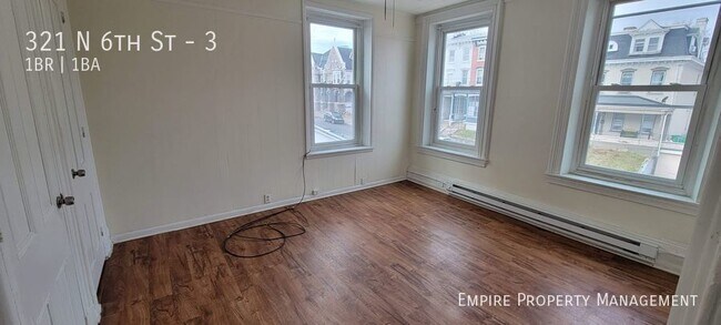 Building Photo - 2nd Floor: 1 Bedroom / 1 Bathroom Apartmen...