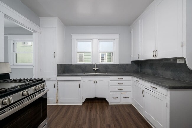 Foto del edificio - Historical 2 Bed 1 Bath House with large o...