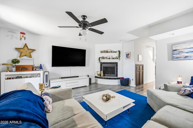 Building Photo - 1702 E Ocotillo Rd