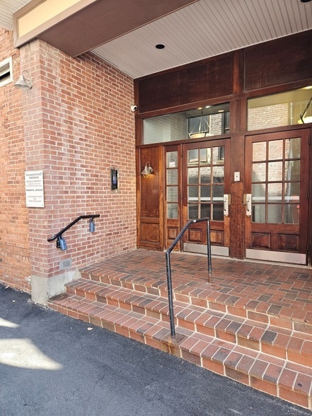 Primary Photo - 83 Washington St
