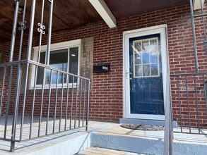 Building Photo - 206 Whipple St