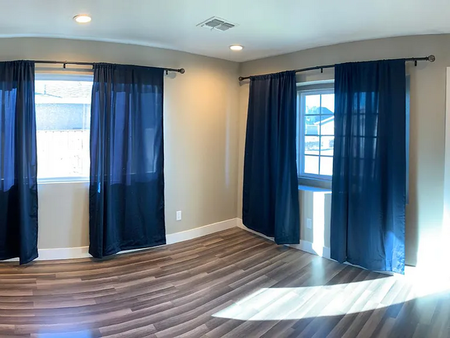 Foto del edificio - 521 N 63rd Ln