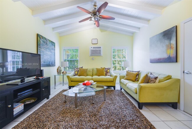 Foto del edificio - 8200 Harding Ave