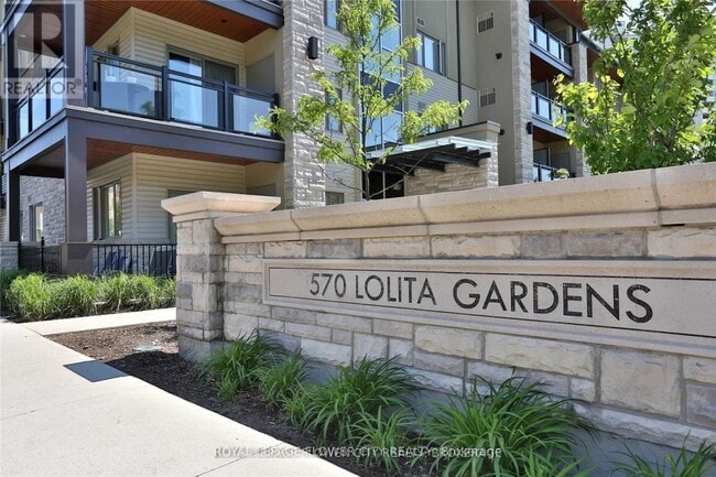 Photo du bâtiment - 570-570 Lolita Gardens