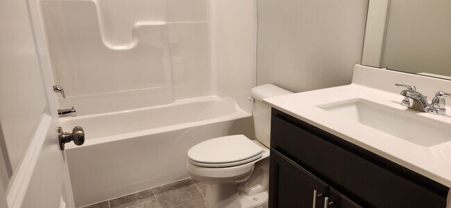 Foto del edificio - New 3 Story townhome