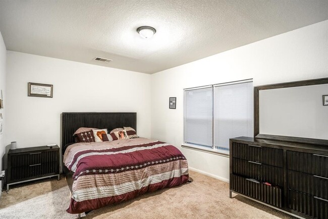 Building Photo - 9406 Garnet Grove Dr