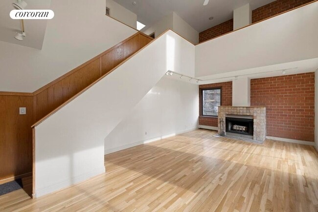 Foto del edificio - 445 W 19th St