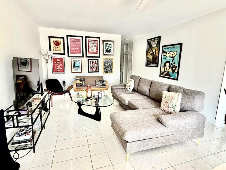 Photo - 128 Venetian Dr