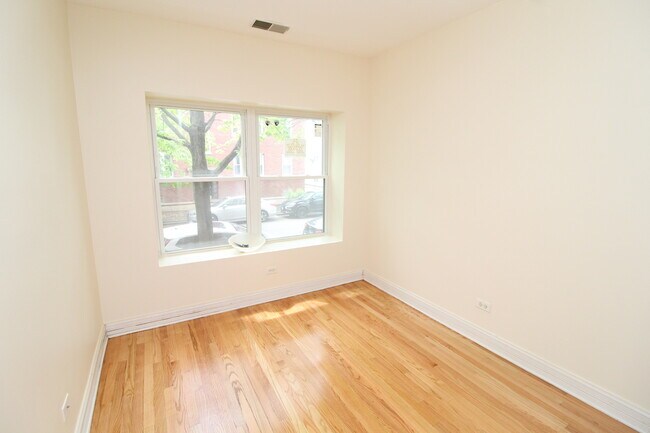 Foto del edificio - 2642 W George St