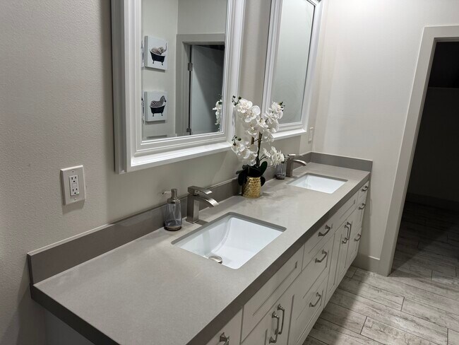 Building Photo - 38580 Rancho Los Cerritos Dr