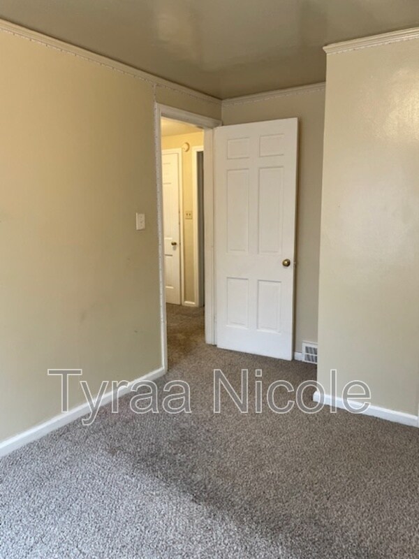 Building Photo - 15124 Greenview Rd
