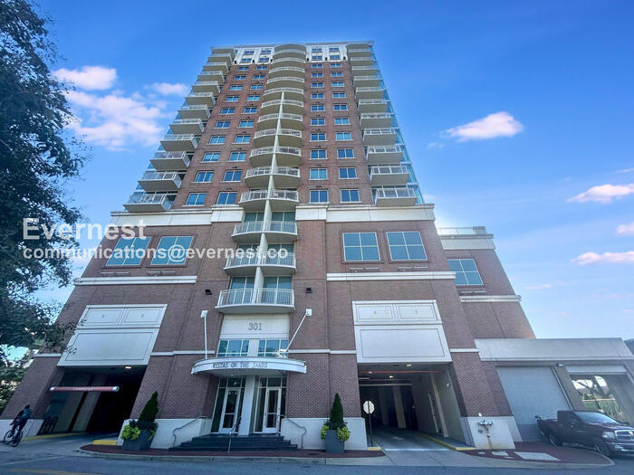 Modern Downtown Richmond 1BR Condo with In-Unit Laundry / Pet- Friendly / Available Now! - Modern Downtown Richmond 1BR Condo with In-Unit Laundry / Pet- Friendly /  Available Now!