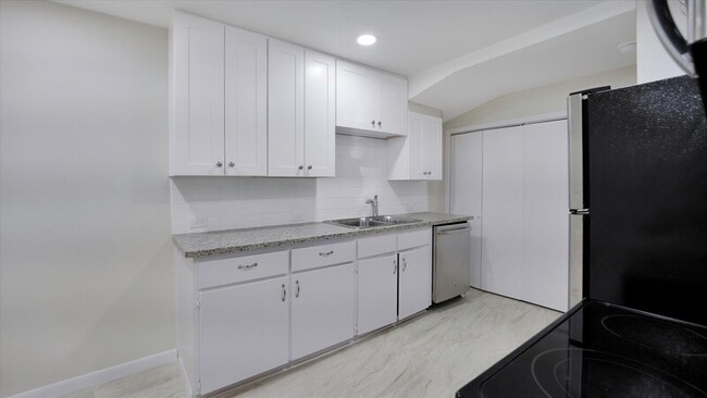 Building Photo - 542 W Thorain Blvd