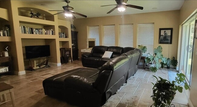 Foto del edificio - 6548 Tidewater Dr