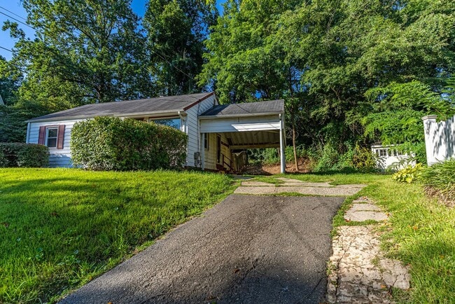 Foto del edificio - Location, Location, Location! Charming 3 b...