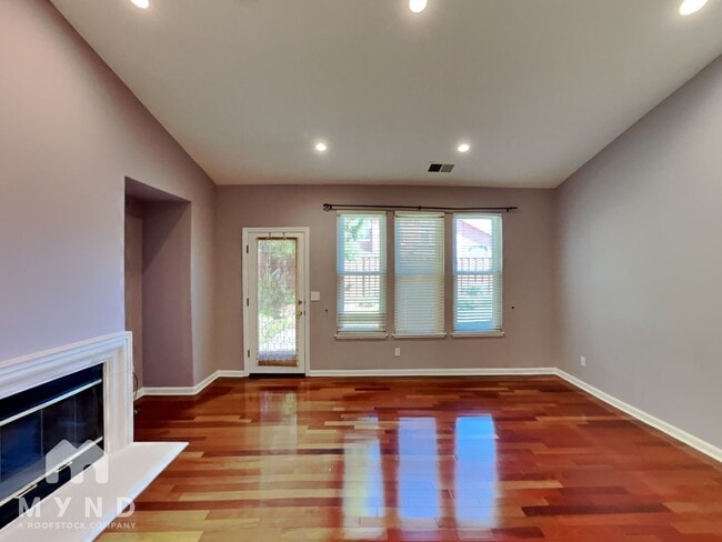 Foto del edificio - 5684 Brionne Dr
