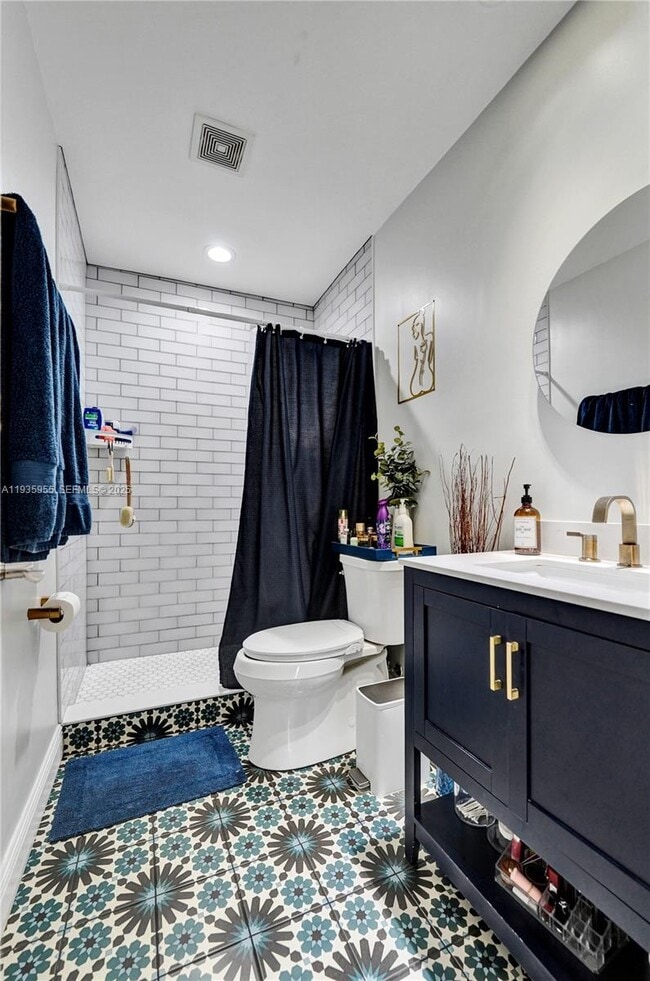 Building Photo - 2826 Dewey St