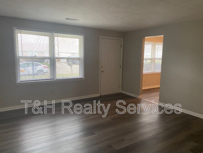 Building Photo - 4420 Hilltop Way