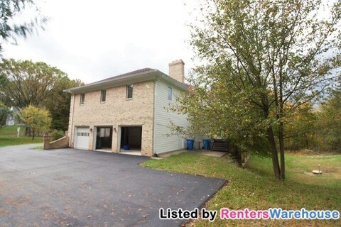 Building Photo - 9905 Sunset Dr