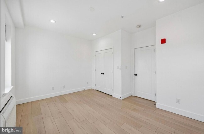 Building Photo - 633 N 64th St
