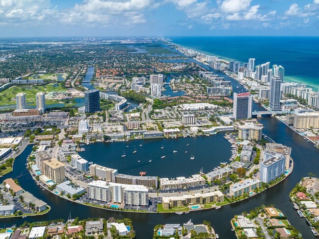 Foto del edificio - 400 Golden Isles Dr