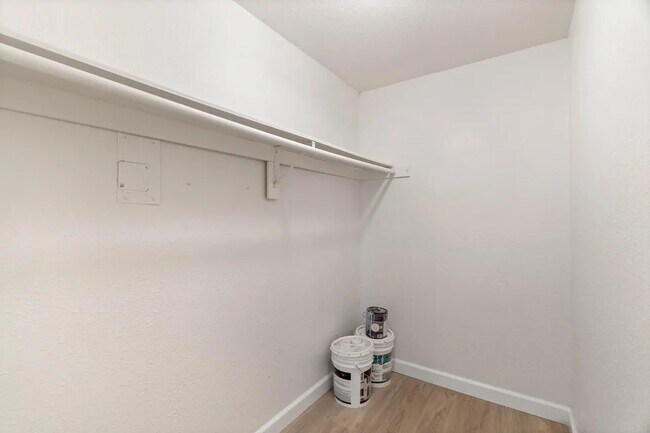 Foto del edificio - 3927 Haywood St