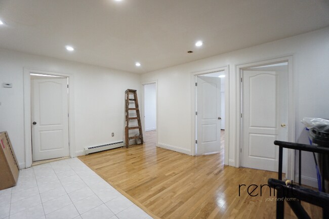 Building Photo - 1107 Irving Ave