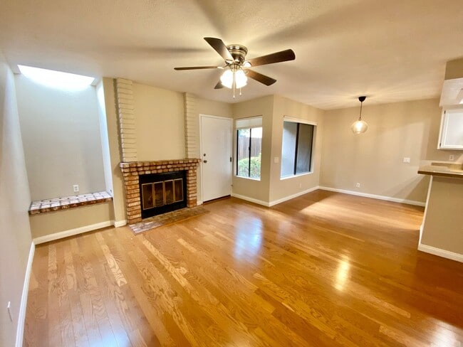 Foto del edificio - Beautiful 2B/2BA Condo in University Heigh...