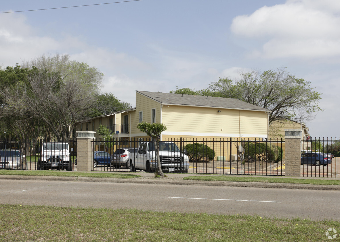 Building Photo - Vista Hollow Apartments