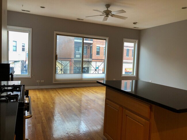 Foto del edificio - 1645 W North Ave