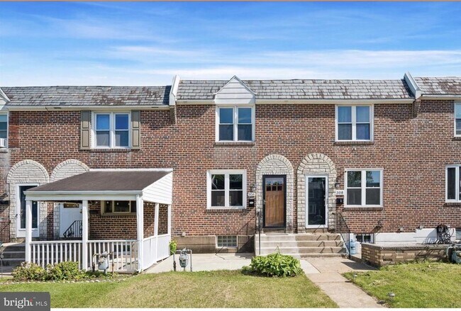 Building Photo - 306 Pine St