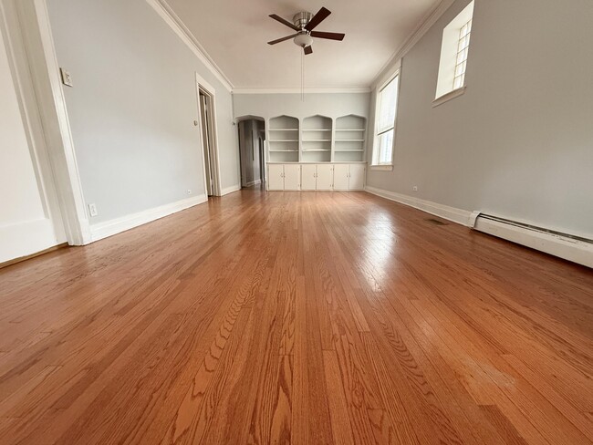 Building Photo - 4538 N Christiana Ave