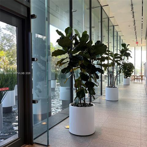 Foto del edificio - 8701 Collins Ave